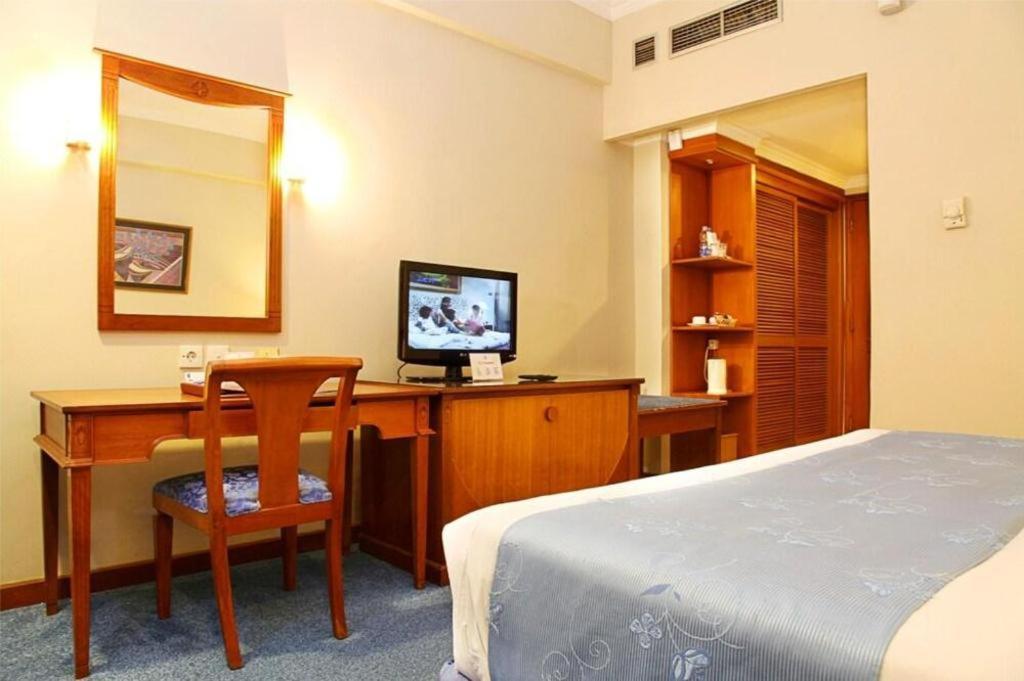 Hotel Bintang Wisata Mandiri Джакарта Экстерьер фото