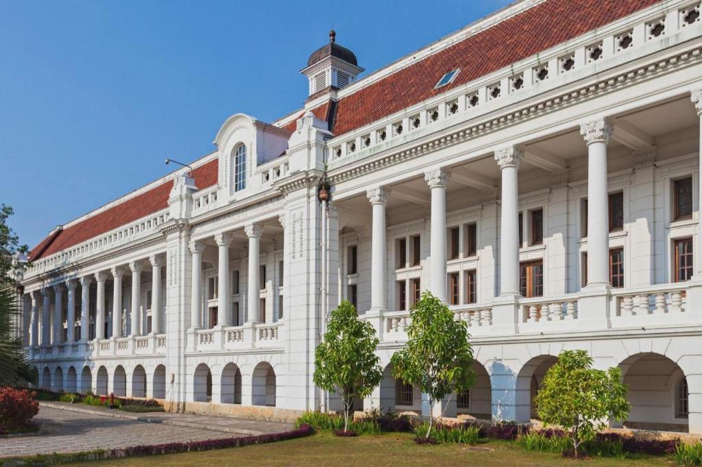 Hotel Bintang Wisata Mandiri Джакарта Экстерьер фото